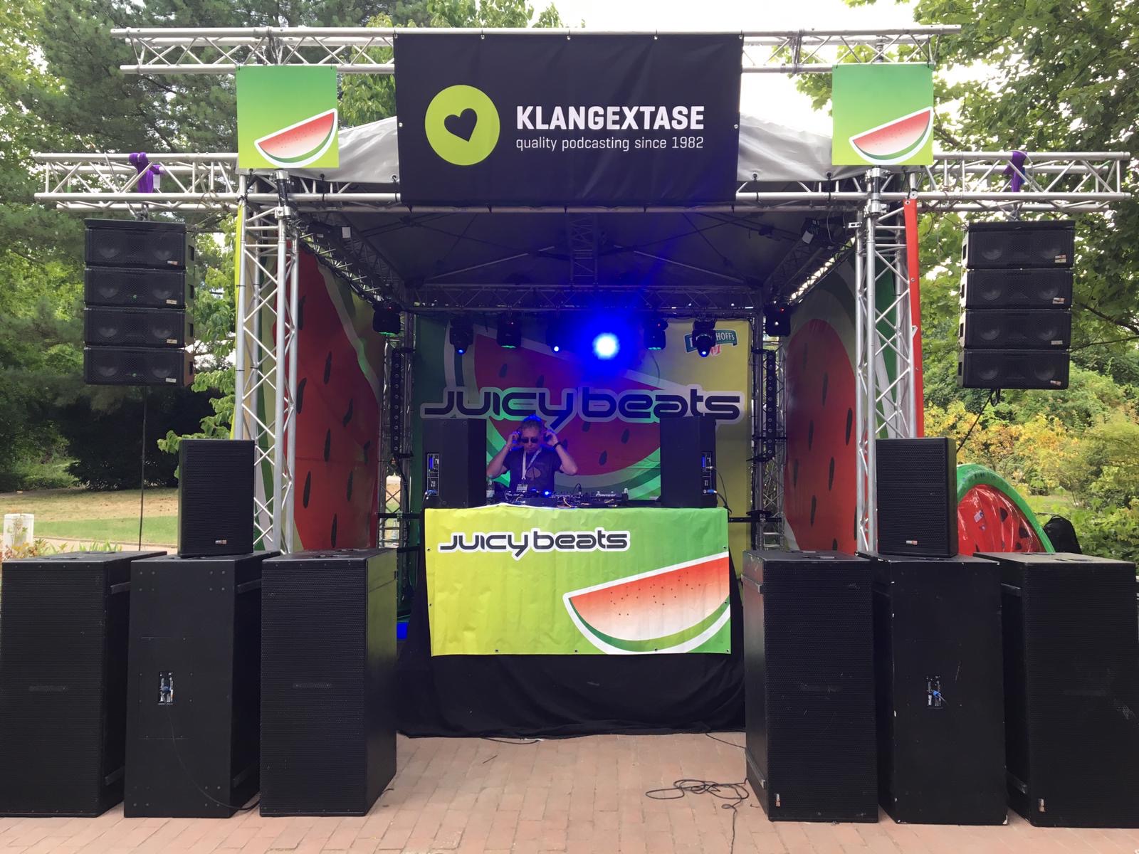 Tontechnik in Bühnenumgebung mit Live-Setup